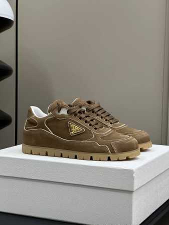 顶级品质 Prad A Ss24 New Arrival～ P家24 休闲鞋新品 进口牛绒面料，质感拉满呀 内里羊皮，脚感觉觉子哦 软得没朋友啊，脚感超级软糯 - 点击图像关闭