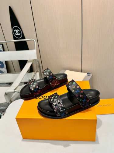P330 顶奢版本 2025 Lv专柜主打 路易威登 官网新品 印花Logo 顶奢版本 专柜主打拖鞋 硬货上新 代购级别！高级感十足！国内外博主刷爆的一款，复古