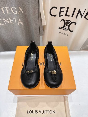 高版本出厂 Louis Vuitton Ss25 New Arrival Lv驴牌春夏系列玛丽珍平底鞋一脚蹬懒人鞋单鞋 简约精致 高级感满满 尽显优雅气质 上脚