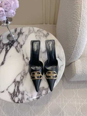 出厂价P P360 Balenciag*经典款高跟穆勒半拖鞋 小尖头设计拉长腿部线条 经典双B扣装饰大气又耐看 鞋面小牛皮 内里垫脚羊皮 意大利真皮大底 跟高7 - 点击图像关闭
