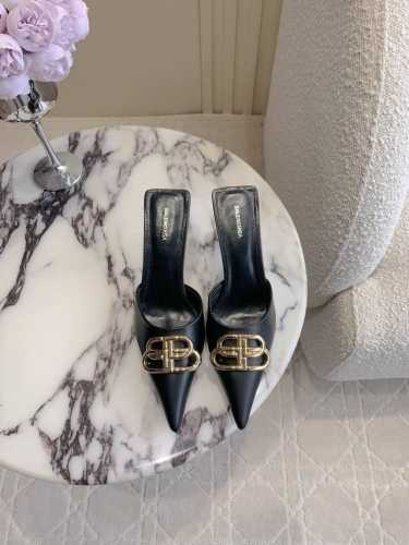 出厂价P P360 Balenciag*经典款高跟穆勒半拖鞋 小尖头设计拉长腿部线条 经典双B扣装饰大气又耐看 鞋面小牛皮 内里垫脚羊皮 意大利真皮大底 跟高7
