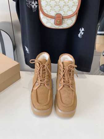 UGG 24ss 秋冬季人手必备单品雪地靴 搭配系数也是百分百 炸好看 比较设计的款，随心所欲 雪地靴显腿细 百搭单品 时尚感十足穿上气场爆涨 瞬间拉长腿型 鞋 - 点击图像关闭