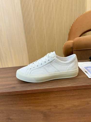 汤姆 Tom Ford 美国复古轻奢款 Size：39-45 Tom Ford来自欧美品牌，贸易原单，国内罕见，不易撞款 春夏穿到秋冬，跨越温差限制，又能驾驭各