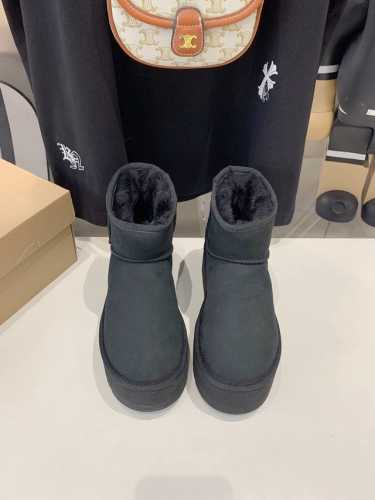 出厂价 Ugg.秋冬氛围感 5cm厚底低筒 最流行的厚底元素 妥妥拉长腿型 隆丰A级皮毛一体 软糯有质感 超级喜欢 Size: 35-40