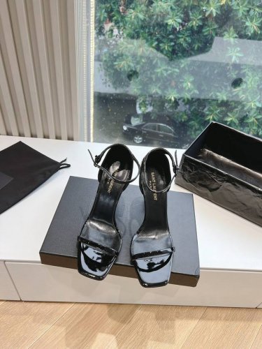 橙子出厂价p saint Laurent 圣罗兰 Ysl字母跟单鞋 简约一字带方头高跟凉鞋 高跟鞋 特色的字母跟设计 独享不一样的风采 跟高 8Cm 10Cm
