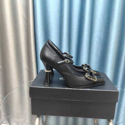 单鞋 短靴 Chanel 小香24A新品蝴蝶结链条系列 原版1:1复刻 经典中的经典 无论搭配裤装还是裙装都是完美 小圆头的设计很好的修饰脚型 小仙女们必备！