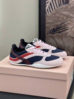 顶级品质 Miu Miu 2025春夏系列秀场新品 这双运动鞋引起关注Miu Miu 与 New Balance 合作系列无疑是近几年最成功的运动鞋单品， 本季