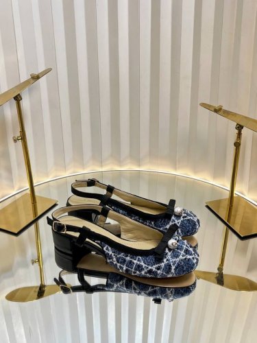 迪奥 Dior 2025春夏高定系列新款 Ballet 标志性电绣藤格纹低跟芭蕾舞女鞋 Cd字母Logo珍珠扣粗跟蝴蝶结凉鞋 材质 进口金属羊皮 环保藤格纹粗花