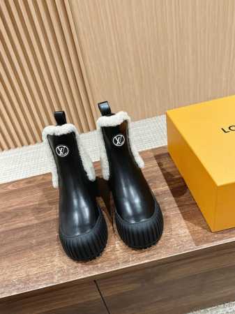 路易威登羊毛厚底 短靴 切尔西 平底 及踝靴 原版购入开发 做货 本款 Ruby 平底靴在硬朗和柔美之间激发潮流魅力：经典 Monogram 帆布鞋身结合光滑牛 - 点击图像关闭