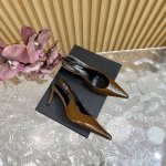 YSL 圣罗兰 SS2024夏季新品 走秀款高跟凉鞋 半拖 2024全新春夏系列后带方扣高跟凉鞋 ！ 尖头高跟拖鞋淡淡的夏日里怎么少得了一双仙女鞋 各种小裙子搭