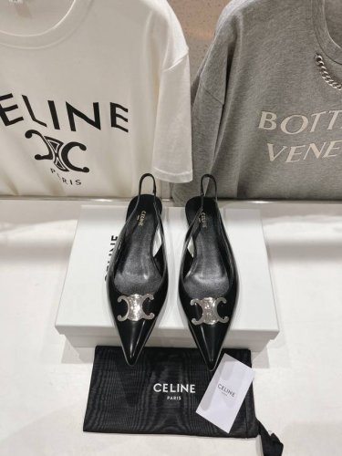 高版本出厂 Celine 赛琳25Ss 早春最美黑银尖头平底鞋小凉鞋～ 思琳标志性的五金扣高级优雅 上脚显瘦得来超有气质～百搭日常着用都是一绝的单品！小平跟轻松