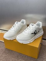 Louis Vuitto* 2025春夏高定系列新款果冻色系带休闲运动冲孔男跑鞋 Lv 字母Logo尖头厚底拼色老爹鞋 材质：鞋面进口小牛皮 进口羊猄皮+环保透