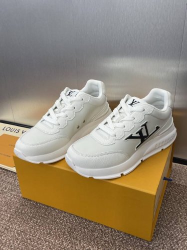 Louis Vuitto* 2025春夏高定系列新款果冻色系带休闲运动冲孔男跑鞋 Lv 字母Logo尖头厚底拼色老爹鞋 材质：鞋面进口小牛皮 进口羊猄皮+环保透