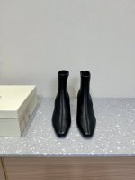 东莞原产 原厂ICICLE之禾 24ss 秋冬新新款 高跟弹力靴来啦！ 之禾作为国产品牌来说是一个骄傲！完全不输外国的众多大牌子～之禾的鞋款不仅富有设计感 还十