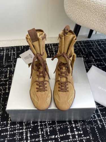代购级 27Quai 25Ss 春夏新款 走秀款德训 拳击靴 休闲靴 设计理念源于拳击靴和芭蕾舞鞋两者的结合，动感而柔美～体现了纯正的运动元素和混合的魅力 从柔