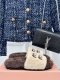 厂价 MIUMIU经典秋冬字母毛毛拖鞋 这季节美鞋太多这款毛拖 真的是让我无法自拔真太可爱了～ 毛茸茸的羊毛是选用欧洲进口A级羊毛 我们做到与原版一致满鞋 全部