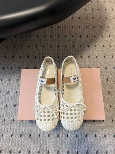 顶级品质 Miu Miu 缪缪 25Ss 春夏季新款 网面芭蕾舞鞋 缪家以芭蕾的灵动意韵融于日常. 以现代笔触刻画舞鞋经典轮廓！ 超软的网面款芭蕾舞鞋. 从经典