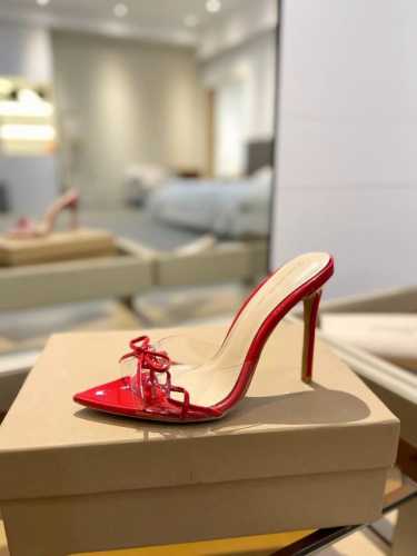 价格p： {半拖} 吉安维托 罗西 Gianvito Rossi Eiko Stiletto，轻松移动。这款 Gianvito Rossi 拖鞋采用配有精致的胶