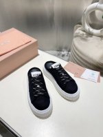 出厂价pp单鞋 拖鞋 缪缪2025春夏走秀饼干鞋 厚底运动鞋 简约的运动板鞋设计 极具辨识度的鞋舌 打造佛系甜美的休闲风~~上脚气场十足随意搭配 长裙 短裙 短