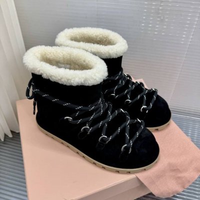 顶级版本 miu fw24 new arrival～ miu家24秋冬雪地靴新品 炒鸡轻盈舒适，绑带设计好可爱 丝光牛反绒鞋面，皮毛一体内里 size 35-4