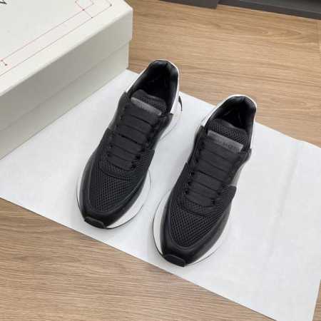 情侣款ALEXANDER MCQUEEN 亚历山大.麦昆情侣款，2024新款Sprint运动跑步老爹鞋 采用了白色进口环保皮革拼接和印花凹凸字体工艺的鞋面与轮廓 - 点击图像关闭