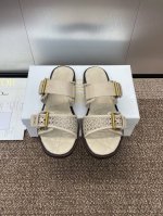 工厂价 迪奥 Dior 2025 春夏新款 D-Avenue果冻色女鞋 CD字母logo五金皮带扣镂空藤格纹平底圆头露趾凉拖鞋 市面顶级版本 材质:鞋面进口小牛