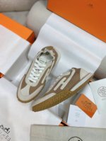 上新Herme* H家新款爱马*Jet运动鞋 ZP购入，顶级原单品质，市面最高版本，出厂价批 原版开模大底。一分钱一分货，真材实料，无论是皮料、楦型、鞋底、工艺