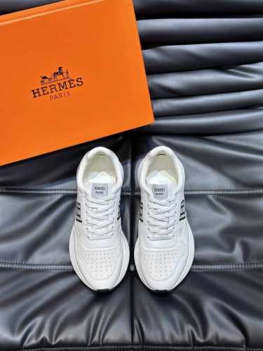 实价 Hermes 爱马仕 Hugo厚底运动鞋休闲男鞋，这款运动鞋采用进口头层牛皮拼接透气网面设计，对比色设计打造动感的现代造型，鞋头前端自然色橡胶嵌饰，款式新