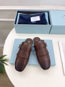 PRADA 普拉达 25 2025春夏新品 专柜走秀款复古流苏半拖鞋乐福鞋系列鞋面：原版高定制牛皮 内里：进口混种羊皮里大底：原版开模防滑大底跟高：平底 鞋码: