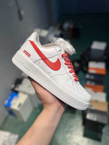 中国限定 Supreme Nike Air Force 1 07 Low 白红 联名空军一号低帮休闲板鞋 原鞋开发 原盒原包装 原楦头原纸板 配件齐全 纯正版型