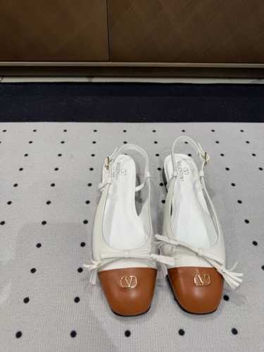 早春新品 ★面料 羊皮 内里 羊皮 鞋底 牛皮 优雅风格 创造不一样的感觉 跟高 2.5 Cm 专柜包装 简约气质款式！ 市场顶级 Show Bdetails