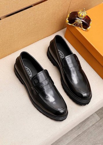 商品商标：Tods 托德斯 休闲皮鞋 正码码数: 39-44 38.45订制 商品材料：精选 头层开边珠牛皮鞋面，进口牛皮内里。强烈立体视觉效果，发泡大底 颜
