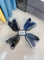 出厂价P Boss 高端系列运动男鞋，以经典的设计成为永不落幕的时尚宠儿，经典的休闲造型。鞋面采用牛皮鞋面 品牌Logo点缀 彰显品牌魅力；头层真皮里 品牌专用