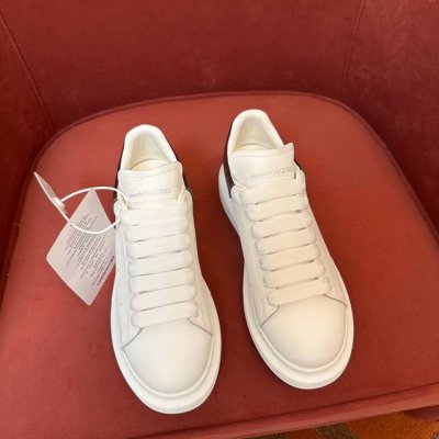 Alexander McQueen 极品代购级别，顶级版本！MQ麦昆运动鞋时尚休闲！麦昆小白鞋看遍了市场上所谓的最高版本，已经无力吐槽... 鞋面：原版定做蜡感