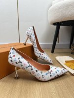Louis Vuitton 路易威登 2025 l家2025春夏新品 专柜最新爆款彩虹老花尖头高跟后空凉鞋单鞋系列 小红书力推爆款 梅花高跟 L饰扣再添摩登风范