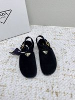 出厂 高版本 Prada普拉达 25 新款 包头 勃肯 凉鞋 专柜一上就断货的节奏 超级多的网红时尚博主种草 上脚真的太舒服了，细腻舒适又不单调！各大网红明星都