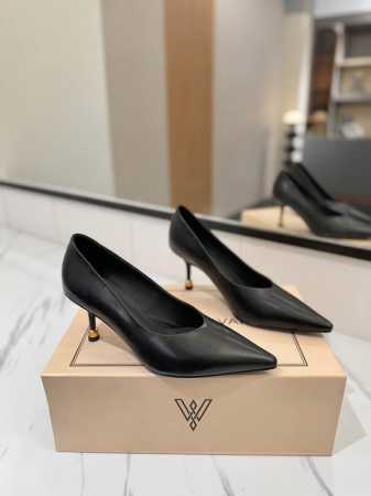 出厂 Vanda Novak来自意大利品牌 全网独家 耗时3个月研发 鞋跟独特设计酒杯 重磅系列 众多联手意大利品牌 推出高级感满分的鞋款系列 火遍Ins神仙绝 - 点击图像关闭