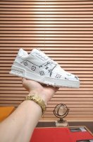 出厂价P 原版开发 品质出货 欢迎对比 Lv板鞋系列 Lv Trainer Maxi运动鞋将成衣系列的宽松廓形引入Virgilabloh笔下的Lvtrainer