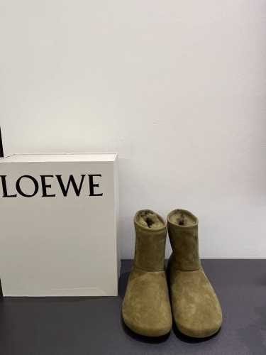 代购级别 Loewe大头呆萌雪地靴 新宠雪地靴！太好看了 对原版品质 色素统一 Size:35-40；全皮毛体，色素统一，顶级版，对版对色，秒杀市场版面，欢迎对