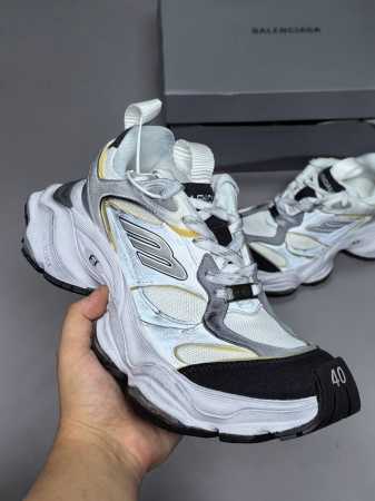 高版本 Vg版本 巴黎世家11代cargo 23Ss 走秀款 做旧工艺采用手工制作完成，每款鞋的做旧程度、擦破大小及范围具有一定的差异性，属于正常。鞋面是切割的 - 点击图像关闭