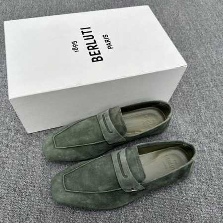 berluti 布鲁提 Lorenzo Drive Scritto图纹Camoscio超软鹿皮乐福鞋 这款休乐福鞋以驾车鞋为灵感，采用超柔软透气的鹿皮革打造，无 - 点击图像关闭