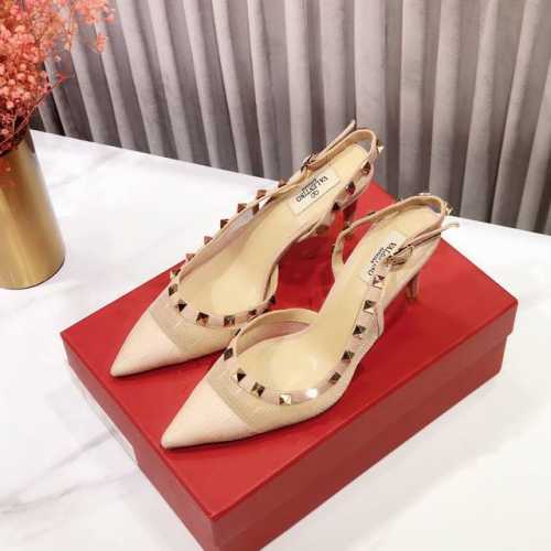 Valentino 初夏新品。 P340。 华伦天奴 新款若隐若现性感波点蕾丝系列 鞋面：原版开发波点蕾丝配羊京皮，原版锍钉 内里：羊皮内里垫脚 大底：原色复古
