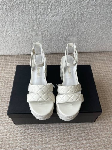 官网同步盒包装 chanel 小香 25Ss最新走秀时装 水台高跟鞋 顶级品质 轻奢而不累脚 上脚可随意搭配春夏的服饰 更加彰显质感和品味 简约中带奢华的外观