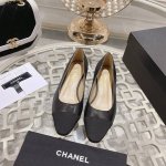 Chanel 春夏季经典拼色粗跟单鞋鞋 时尚走秀款 拼接色混搭，内侧空包头风格，2.5Cm粗跟小logo点缀，演绎时尚！怎么搭怎么好看系列！ 原版定制原木色真皮