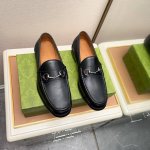 工厂p价 Gucci 古奇 里 爆款豆豆鞋顶端品牌奢侈 顶级 质量 最新時尚豆豆鞋 ..鞋面選用原版头层牛皮制造. 全头层水染皮内里 原版个性时尚柔软橡膠耐磨防