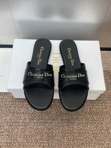 工厂p价p 迪奥 2025 春夏新款 My Dior 平底女鞋 Cd字母Logo五金扣圆头鱼嘴露趾凉拖鞋 材质:鞋面进口小牛皮 环保透气科技面料+水染羊皮内里+