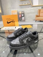 L 顶级代购 路 炸街男神联名运动板鞋专柜同步，鞋面意大利进口原版牛皮，高品质拼接复杂工艺，进口透气网布内里，鞋底：原厂特供原版底，Tpu独家活动成型底超级舒适