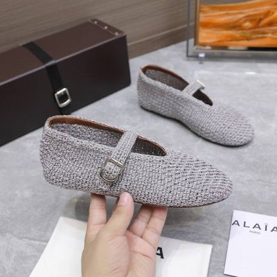 alaia 阿莱亚 25 春夏 最新 编织芭蕾舞鞋 只忠于展现女性身体曲线的裁剪之王 始创于1979年的品牌Alaia 一直主售时装感十足的型格女鞋 巴黎时装界