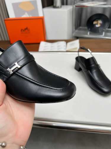 顶级版本 2024早春新款高跟鞋，，Hermès ，版型做工材料升级。 Hermes市场最高版本纯手工鞋 顶级产品爱马仕拖鞋 2024早春新款原版一样， 师傅级