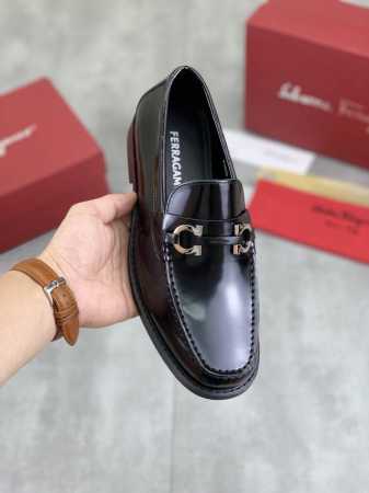 工厂价 实价 水染牛里 Salvatore Ferragamo 菲拉格慕 男士最新款休闲商务皮鞋！专柜同步上市！面料采用专用进口原版小牛皮，内里采用进口水染牛皮 - 点击图像关闭